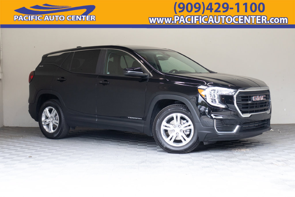 Used 2022 GMC Terrain SLE FWD image 1