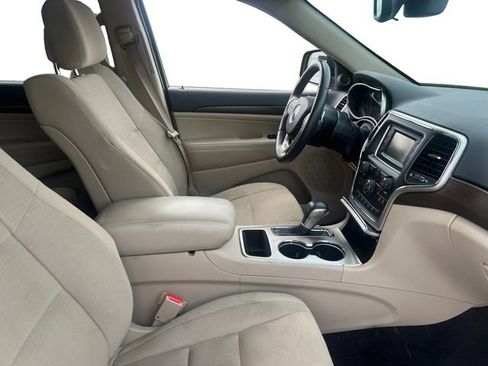 Used 2017 Jeep Grand Cherokee Laredo w/ Quick Order Package 2BE image 17