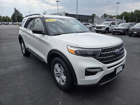 Used 2024 Ford Explorer XLT w/ Equipment Group 202A AWD/4WD image 1