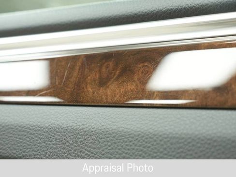 Certified 2019 Porsche Macan AWD/4WD image 31