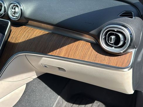 Used 2025 Mercedes-Benz C 300 Sedan image 12