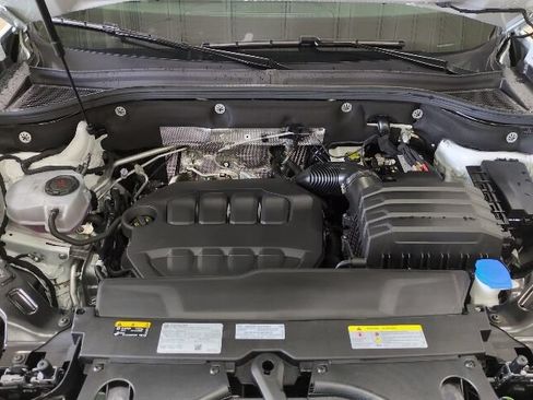 Used 2025 Volkswagen Atlas Peak Edition SE AWD/4WD image 22