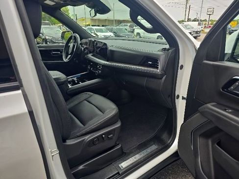 Used 2025 Chevrolet Suburban Z71 AWD/4WD image 46