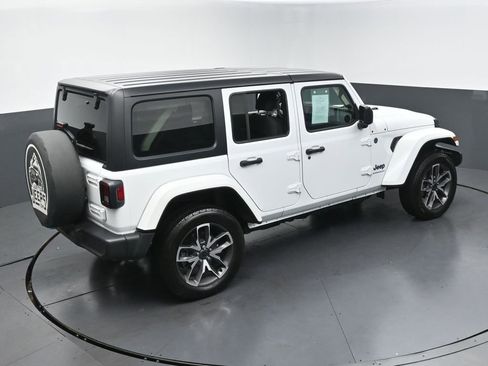Used 2024 Jeep Wrangler Unlimited w/ Convenience Group AWD/4WD image 41