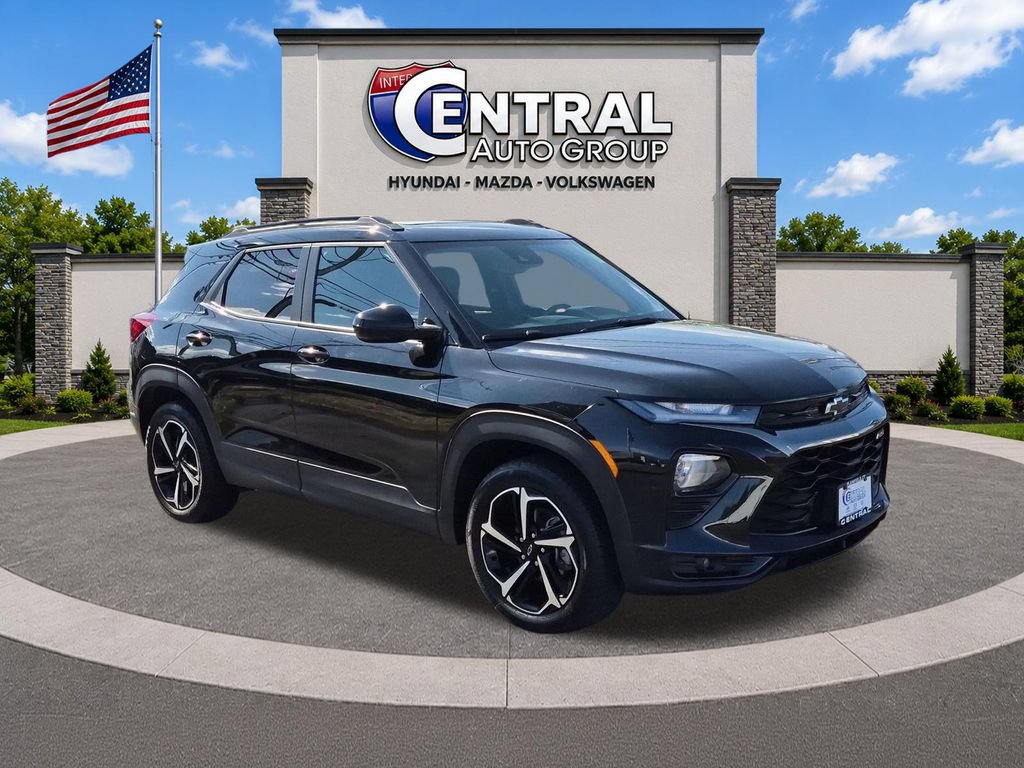 Used 2021 Chevrolet TrailBlazer RS w/ Sun and Liftgate Package AWD/4WD image 1