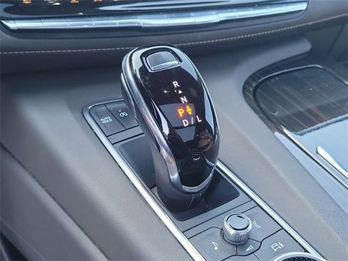 Certified 2022 Cadillac Escalade ESV Premium Luxury w/ Performance Package image 31