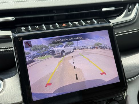 Used 2023 Jeep Grand Cherokee Overland RWD image 21