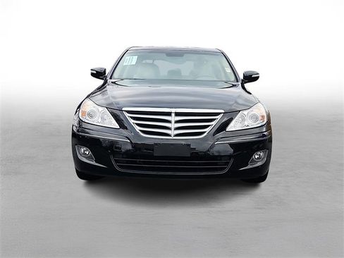 Used 2009 Hyundai Genesis 3.8 w/ Technology Pkg 4 image 2