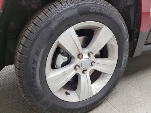 Used 2016 Jeep Patriot Latitude AWD/4WD image 31