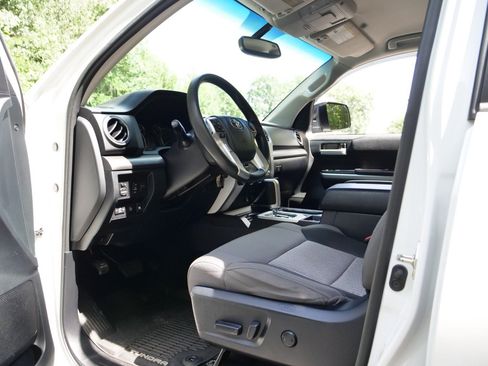 Used 2016 Toyota Tundra SR5 w/ TRD Off Road Package AWD/4WD image 18