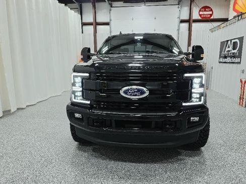 Used 2019 Ford F250 Lariat w/ Lariat Ultimate Package AWD/4WD image 4