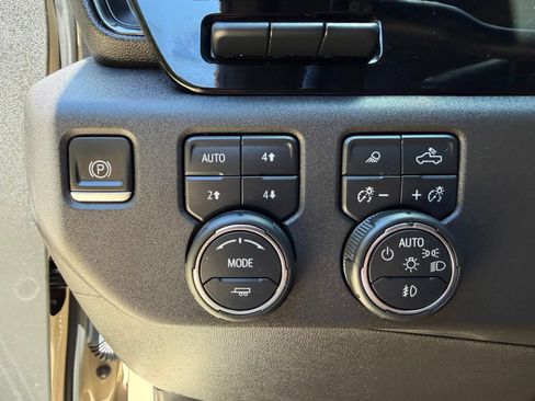 Used 2022 Chevrolet Silverado 1500 ZR2 w/ Technology Package AWD/4WD image 12