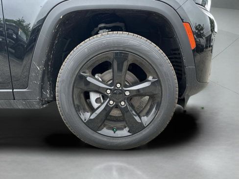 New 2026 Jeep Grand Cherokee Limited w/ Limited Altitude Package AWD/4WD image 37