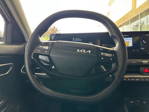 Used 2025 Kia K4 FWD image 28