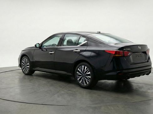 Used 2025 Nissan Altima 2.5 SV FWD image 6