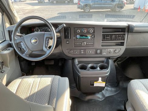 Used 2022 Chevrolet Express 3500 CUTWAY w/ Power Convenience Package image 20