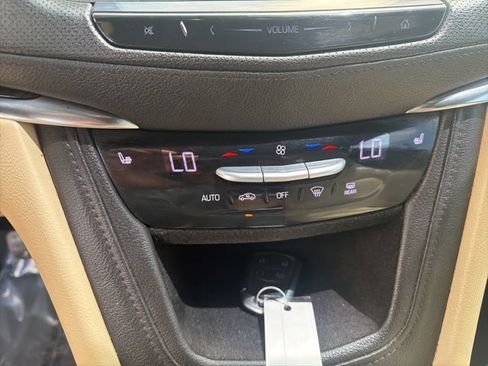 Used 2018 Cadillac XT5 AWD image 15
