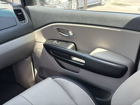 Used 2020 Kia Sedona EX FWD image 29