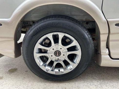 Used 2004 GMC Safari Conversion image 19