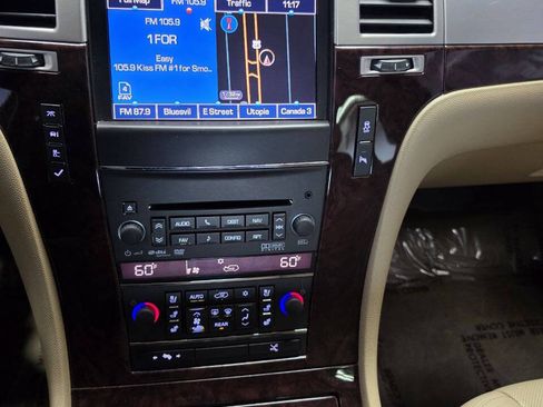 Used 2012 Cadillac Escalade Luxury RWD image 16