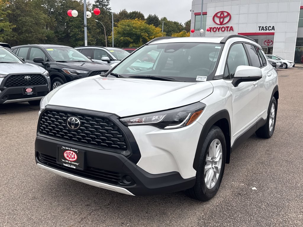 Used 2023 Toyota Corolla Cross LE w/ Moonroof Package AWD/4WD image 3