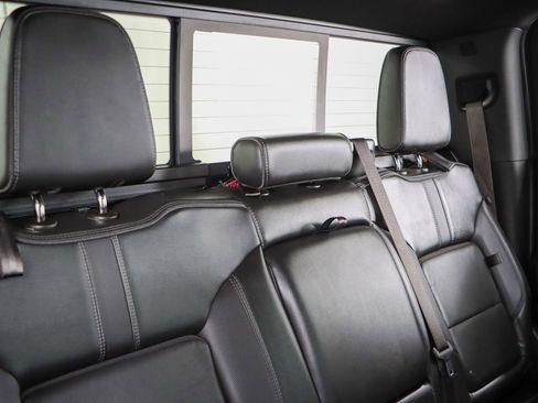 Used 2021 Chevrolet Silverado 1500 High Country image 32