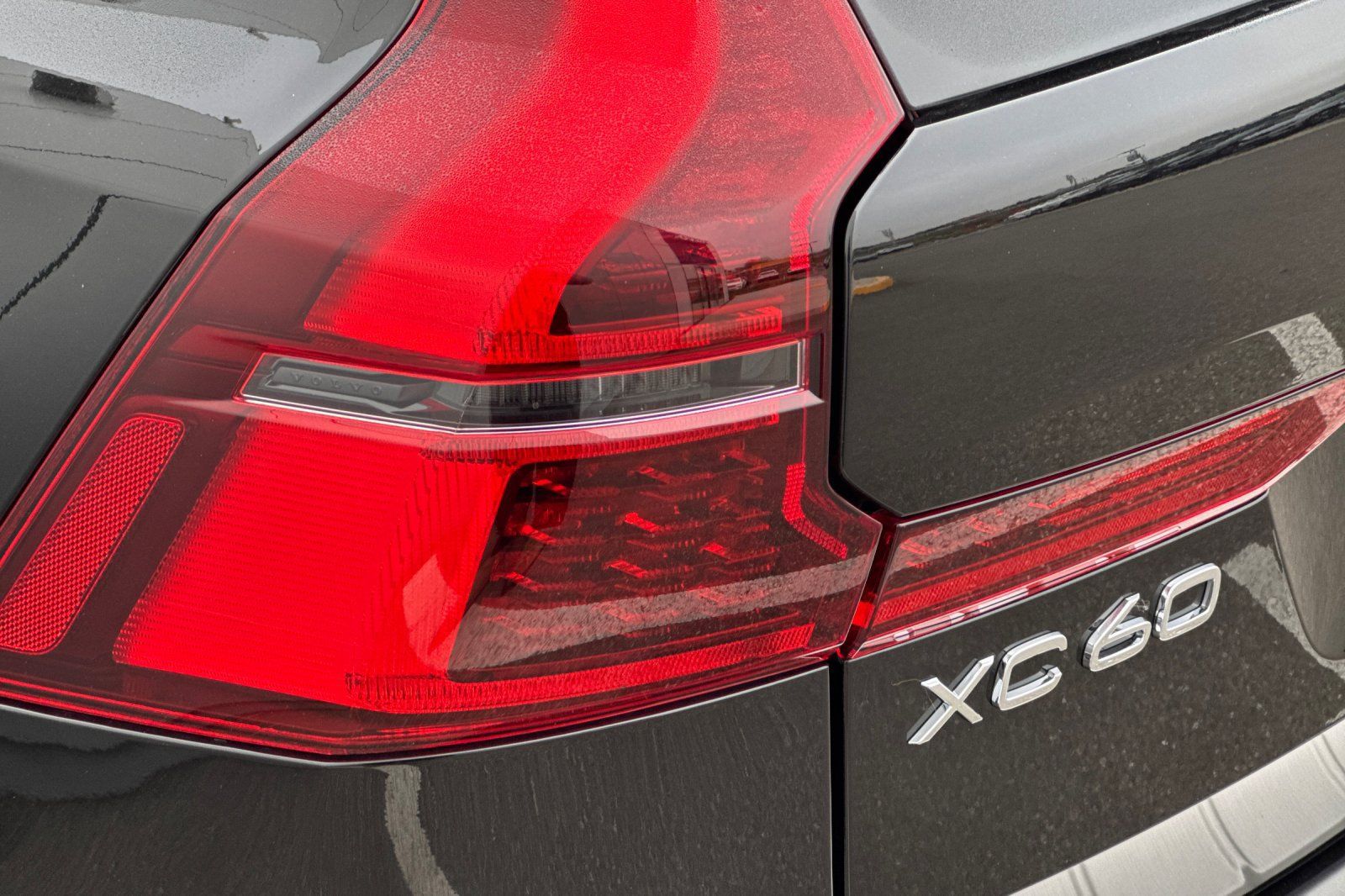 Used 2026 Volvo XC60 T8 Plus w/ Protection Package Premier AWD/4WD image 33