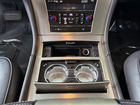 Used 2013 Cadillac Escalade ESV Platinum RWD image 12