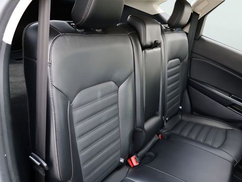 Used 2018 Ford Edge SEL w/ Equipment Group 201A AWD/4WD image 14