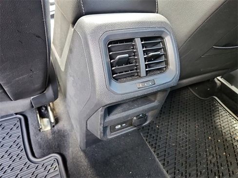 Certified 2022 Volkswagen Tiguan SE image 11