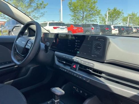 Certified 2025 Kia K4 LXS image 33