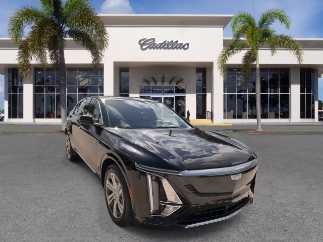 Used 2024 Cadillac Lyriq Tech w/ Driver Assist Package AWD/4WD image 3