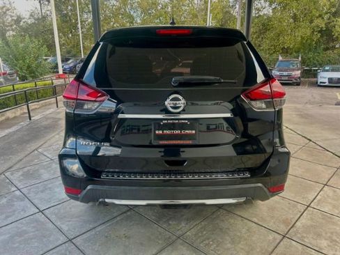 Used 2019 Nissan Rogue S image 3