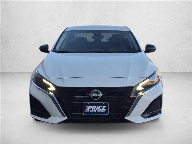 Used 2025 Nissan Altima 2.5 SV FWD image 2