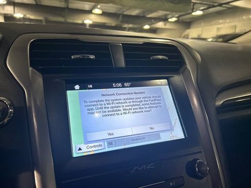 Used 2019 Ford Fusion SEL image 16