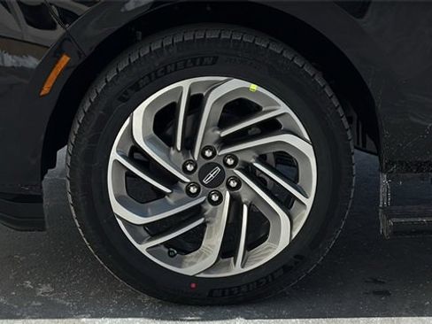 New 2026 Lincoln Navigator Reserve image 4