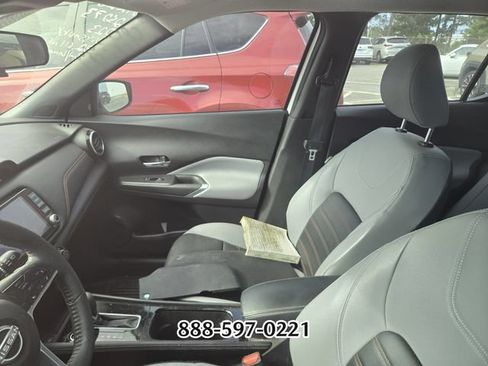 Used 2023 Nissan Kicks SR w/ SR Premium Package FWD image 2