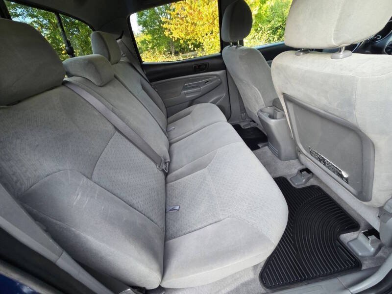 Used 2005 Toyota Tacoma 4x4 Double Cab w/ SR5 Pkg #3 image 16