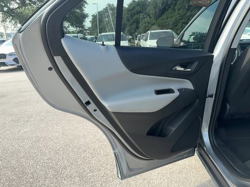 Used 2023 Chevrolet Equinox LT w/ Driver Convenience Package image 16