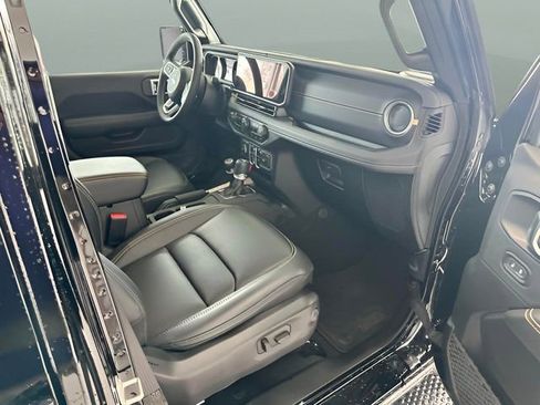 Used 2025 Jeep Wrangler Sahara w/ Safety Group AWD/4WD image 16