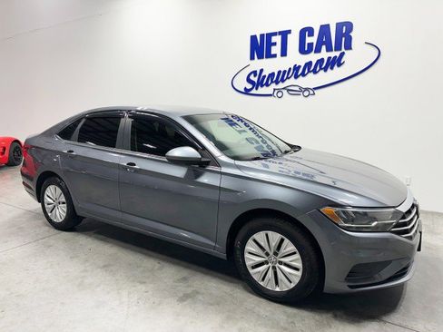 Used 2019 Volkswagen Jetta SE image 4