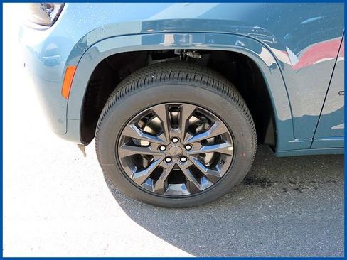 New 2026 Jeep Grand Cherokee L Limited AWD/4WD image 4