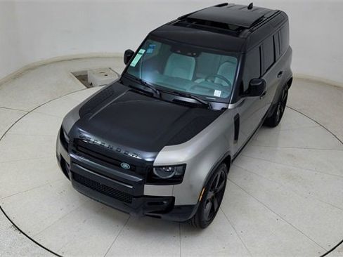 Used 2025 Land Rover Defender 110 X image 82