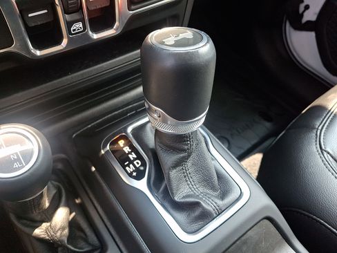 Used 2021 Jeep Wrangler Unlimited Sahara AWD/4WD image 14