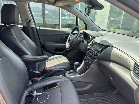 Used 2020 Chevrolet Trax LT w/ Driver Confidence Package FWD image 10
