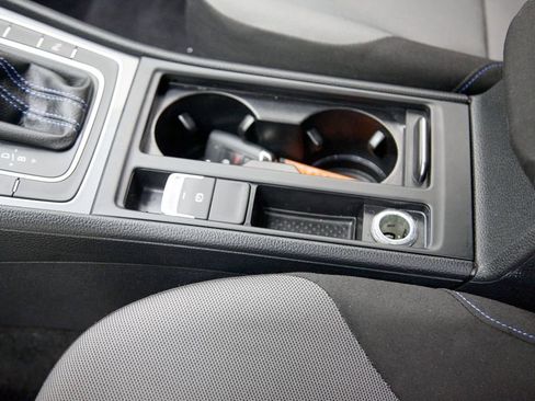 Used 2015 Volkswagen e-Golf Limited Edition image 20