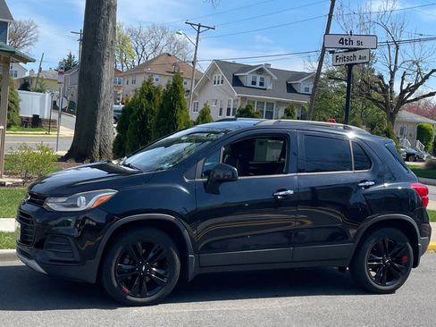 Used 2018 Chevrolet Trax LT w/ Sun & Sound Package image 1