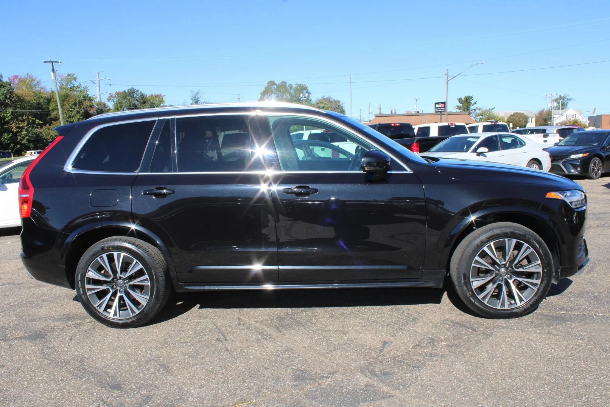 Used 2020 Volvo XC90 T6 Momentum AWD/4WD image 4