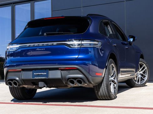 Certified 2025 Porsche Macan image 11