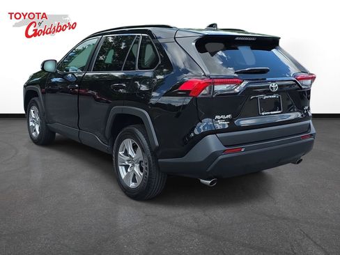 Used 2022 Toyota RAV4 XLE w/ Convenience Package FWD image 7